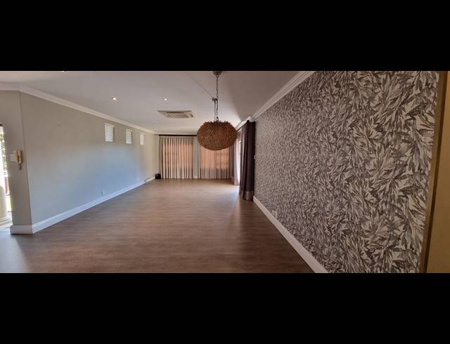 3 BEDROOM APARTMENT FOR SALE IN LA LUCIA